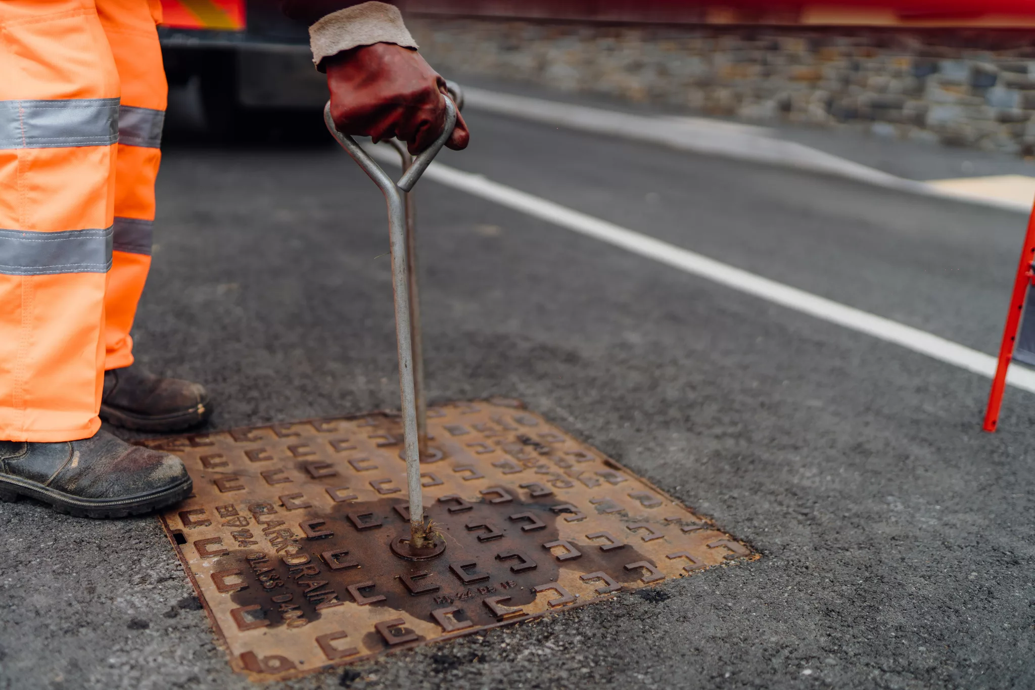3 signs a blocked drain